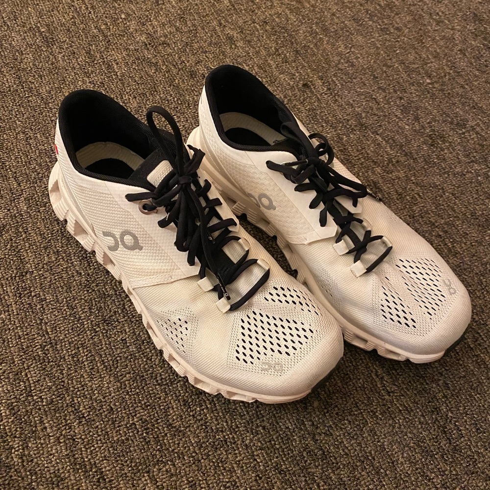 ON cloud sneakers white size 6.5